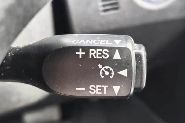 Toyota Auris (2015) thumbnail 18