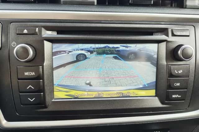 Toyota Auris (2015) thumbnail 21