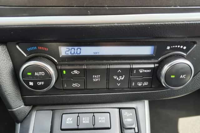 Toyota Auris (2015) thumbnail 22
