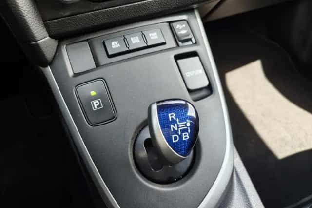 Toyota Auris (2015) thumbnail 23
