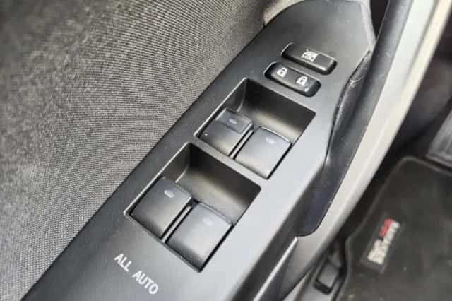 Toyota Auris (2015) thumbnail 25