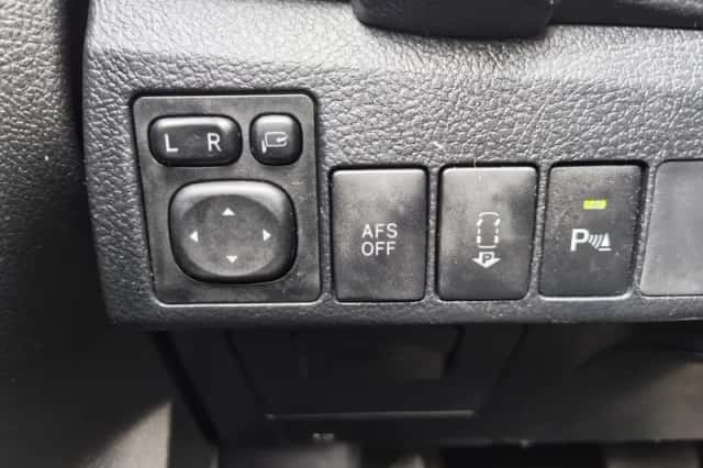 Toyota Auris (2015) thumbnail 26