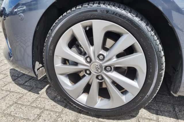 Toyota Auris (2015) thumbnail 39