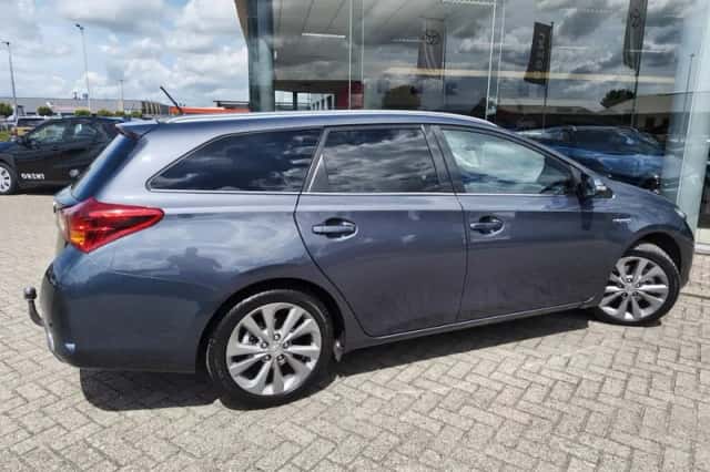 Toyota Auris (2015) thumbnail 5