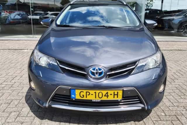 Toyota Auris (2015) thumbnail 6