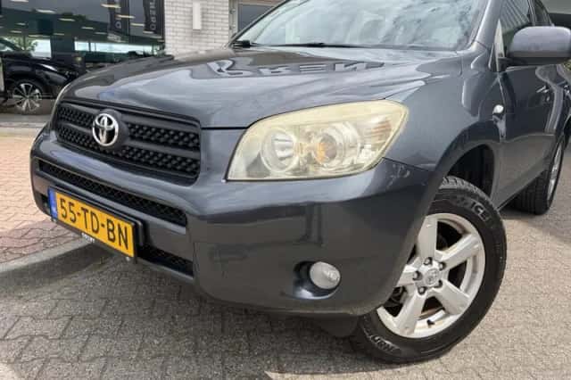 Toyota RAV4 (2006) thumbnail 2