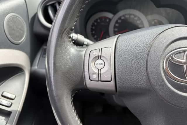 Toyota RAV4 (2006) thumbnail 11