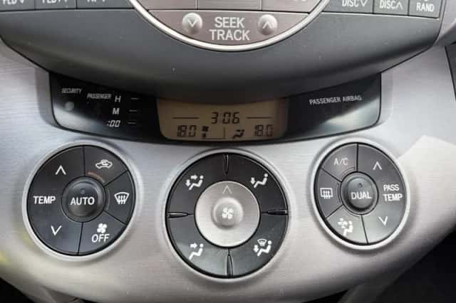 Toyota RAV4 (2006) thumbnail 17