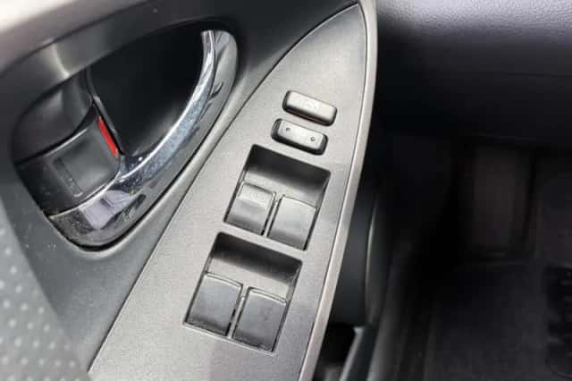 Toyota RAV4 (2006) thumbnail 19