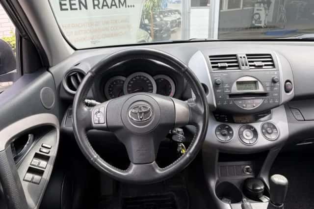 Toyota RAV4 (2006) thumbnail 8