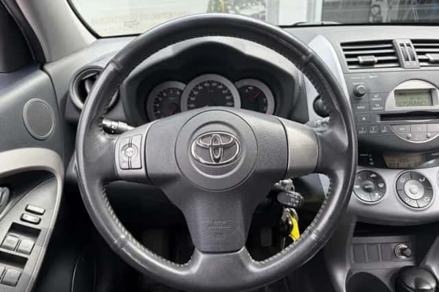 Toyota RAV4 (2006) thumbnail 9