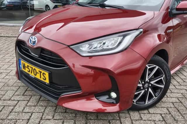 Toyota Yaris (2021) thumbnail 2