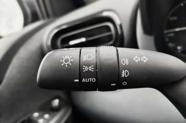 Toyota Yaris (2021) thumbnail 12