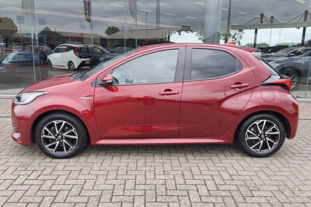 Toyota Yaris (2021) thumbnail 3