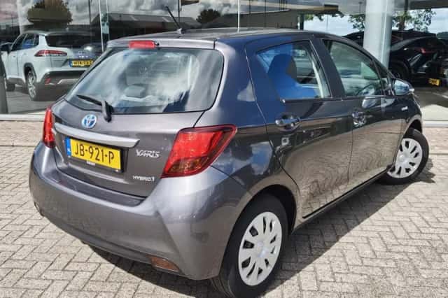 Toyota Yaris (2015) thumbnail 4