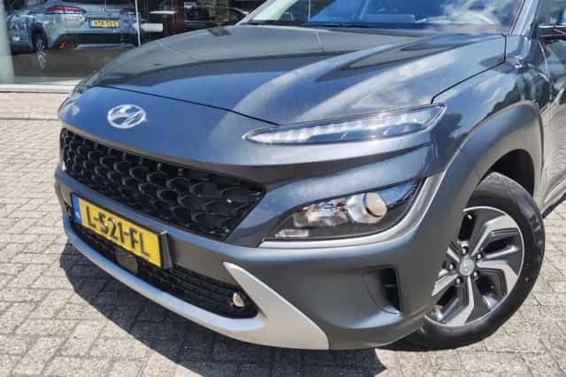 Hyundai Kona (2021) thumbnail 2