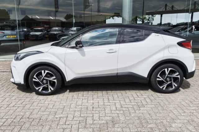 Toyota C-HR (2022) thumbnail 3