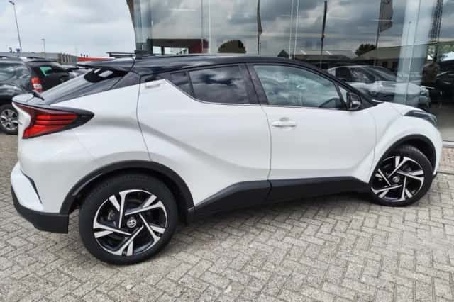 Toyota C-HR (2022) thumbnail 5
