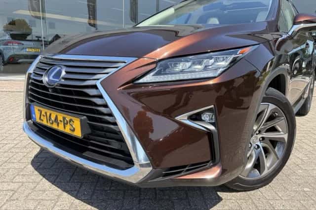 Lexus RX (2017) thumbnail 2
