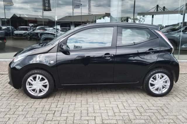 Toyota Aygo (2017) thumbnail 3