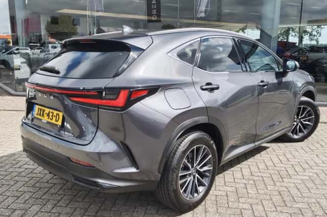 Lexus NX (2025) thumbnail 4