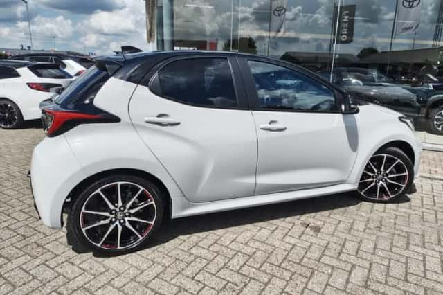 Toyota Yaris (2022) thumbnail 5