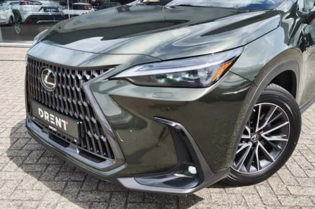 Lexus NX (2023) thumbnail 2
