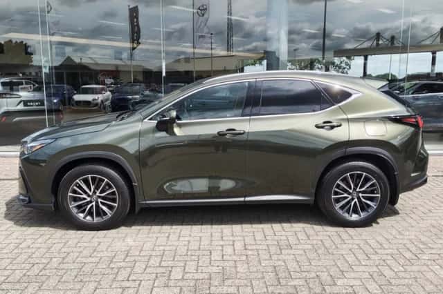 Lexus NX (2023) thumbnail 3