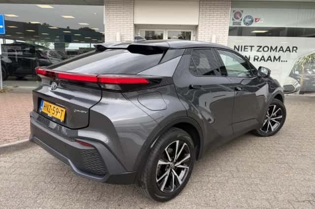 Toyota C-HR (2025) thumbnail 4