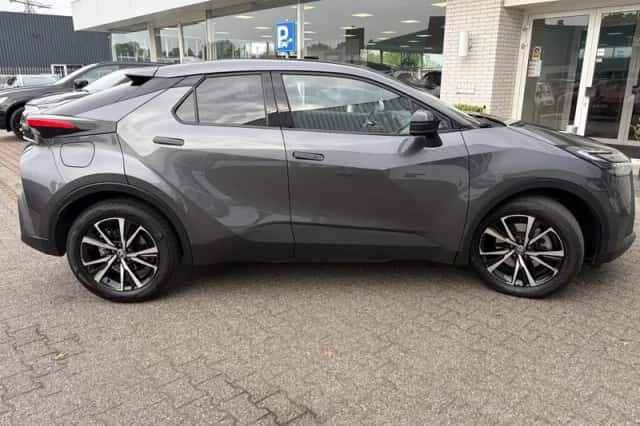 Toyota C-HR (2025) thumbnail 5