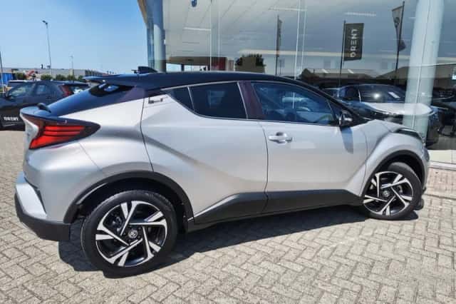 Toyota C-HR (2022) thumbnail 5