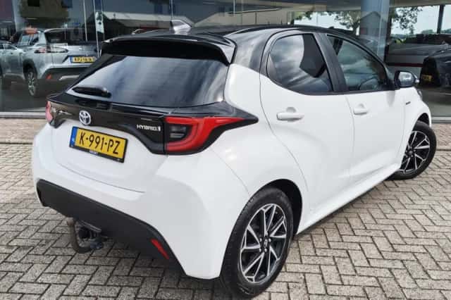 Toyota Yaris (2021) thumbnail 4