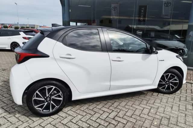 Toyota Yaris (2021) thumbnail 5