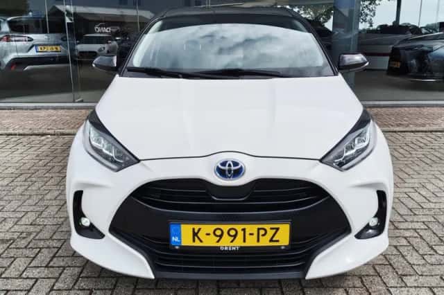 Toyota Yaris (2021) thumbnail 6