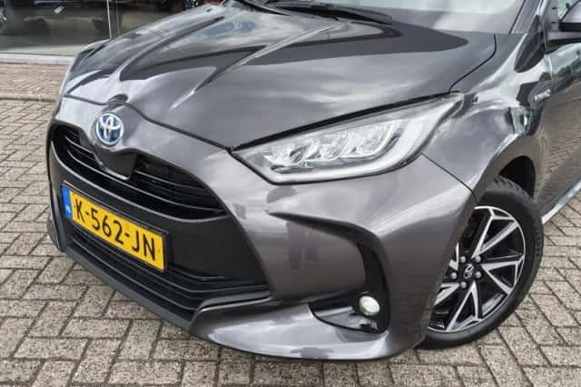 Toyota Yaris (2020) thumbnail 2
