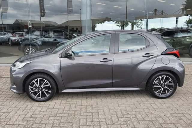 Toyota Yaris (2020) thumbnail 3