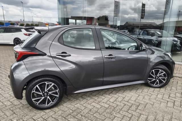 Toyota Yaris (2020) thumbnail 5