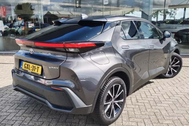Toyota C-HR (2024) thumbnail 4