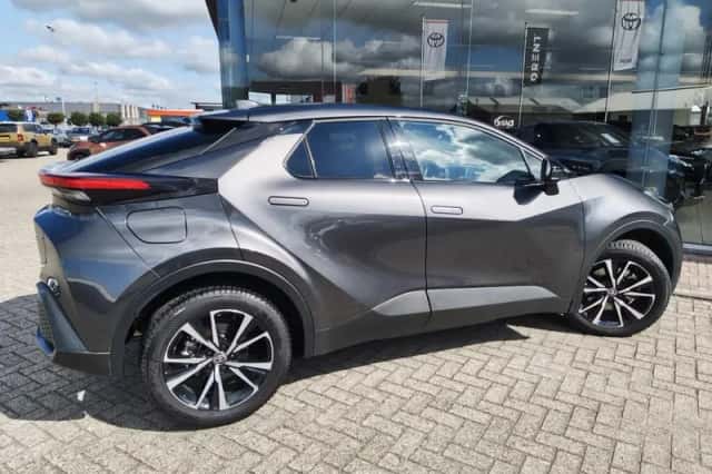 Toyota C-HR (2024) thumbnail 5