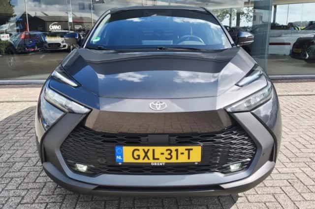 Toyota C-HR (2024) thumbnail 6