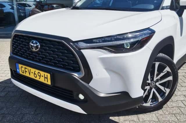 Toyota Corolla (2024) thumbnail 2