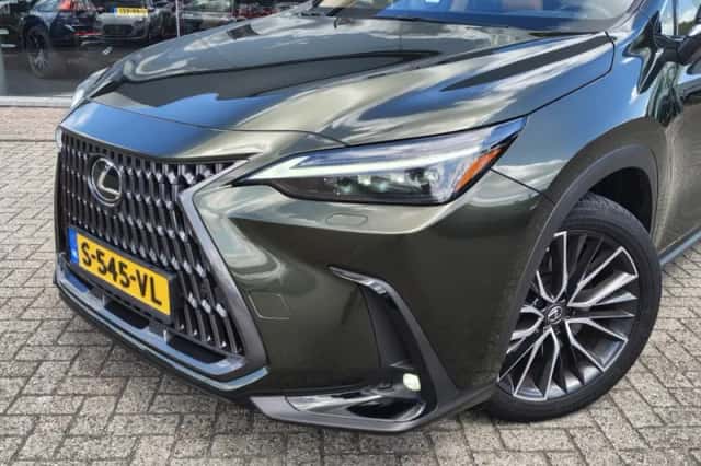 Lexus NX (2023) thumbnail 2