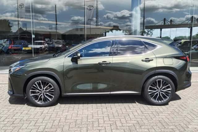Lexus NX (2023) thumbnail 4