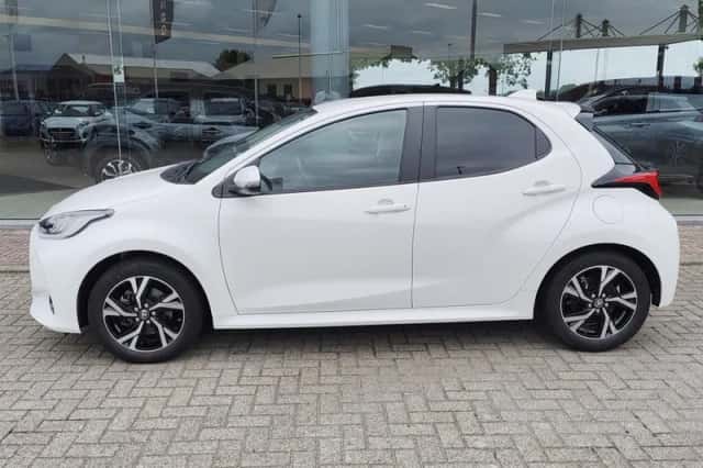Toyota Yaris (2024) thumbnail 3