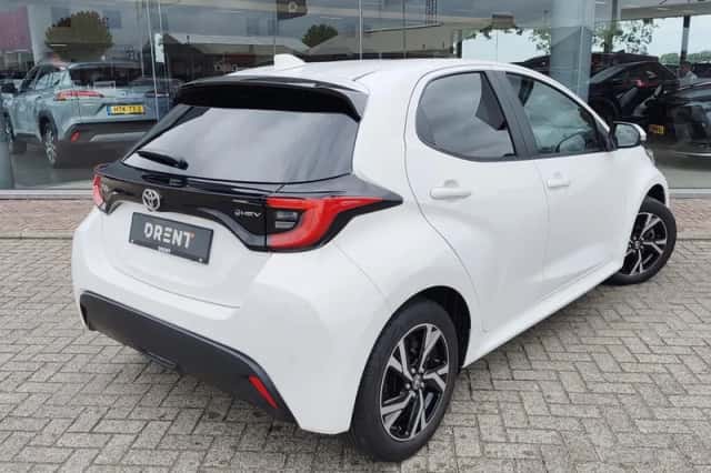 Toyota Yaris (2024) thumbnail 4