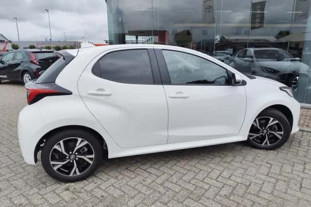 Toyota Yaris (2024) thumbnail 5