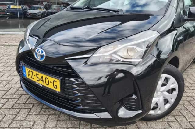 Toyota Yaris (2019) thumbnail 2