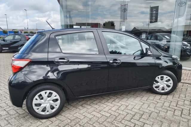 Toyota Yaris (2019) thumbnail 5