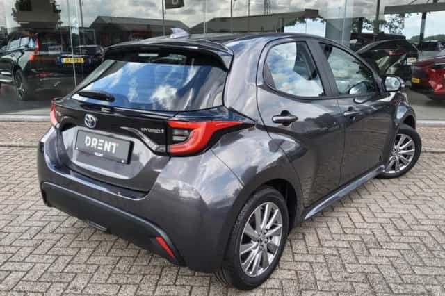 Toyota Yaris (2024) thumbnail 4
