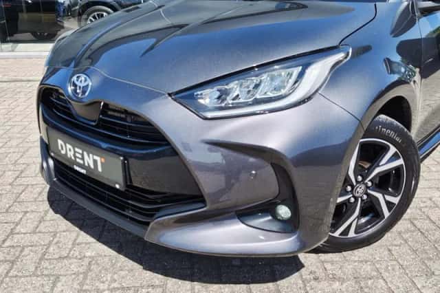Toyota Yaris (2024) thumbnail 2